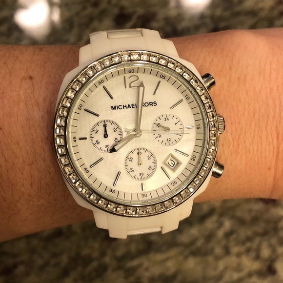 Michael Kors White Plastic Watch - Picture 4 of 4